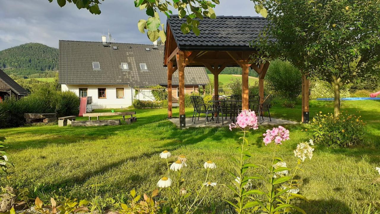 Apartmán Chaloupka na vršku Bernsdorf Exteriér fotografie