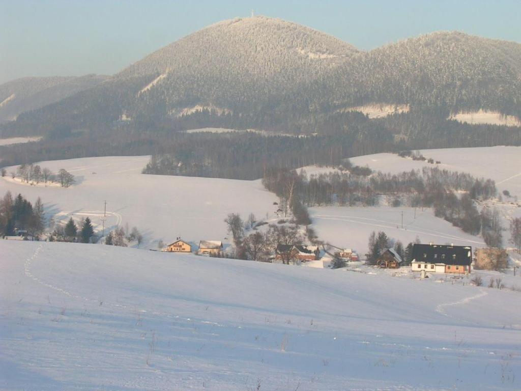 Apartmán Chaloupka na vršku Bernsdorf Exteriér fotografie